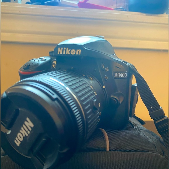 Nikon D3400 w/AF-P DX NIKKOR 18-55mm f/3.5-5.6G VR (Black) - Picture 1 of 8